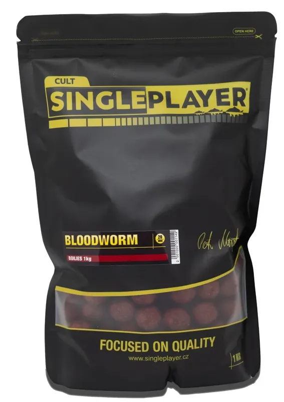 SINGLEPLAYER Rozpustné Boilies SOLUBLE Bloodworm - 20mm 1kg Autentický
