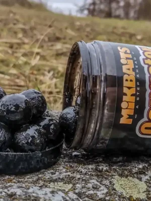 MIKBAITS Boilie IN DIP GANGSTER GSP ČERNÁ OLIHEŇ 20mm 250 ml Víkendová Akce